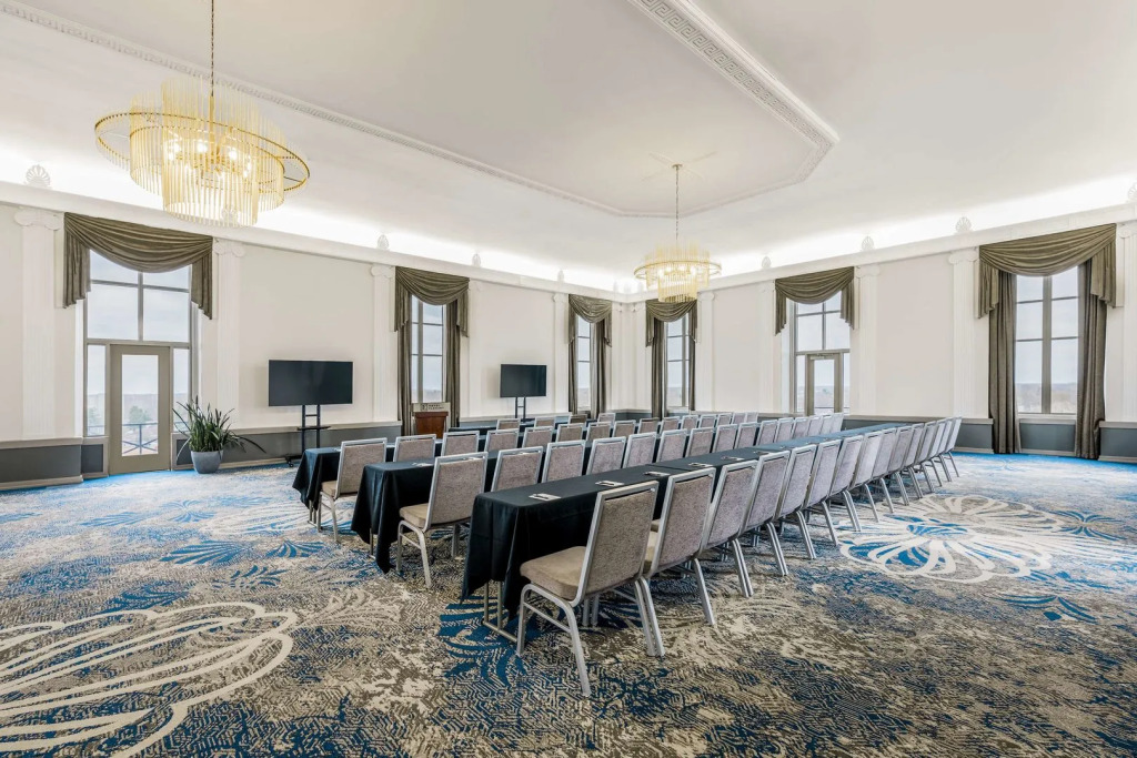 Hotel Elkhart, Tapestry Collection By Hilton