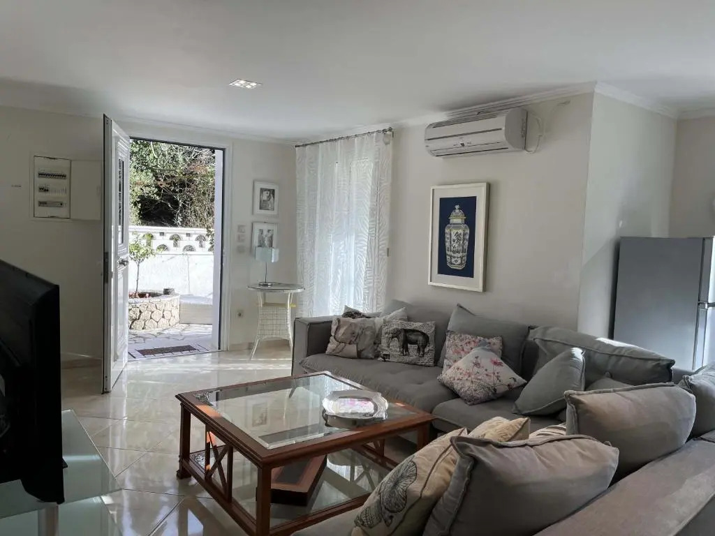 Villa Ampelaki "30 meters to beach"