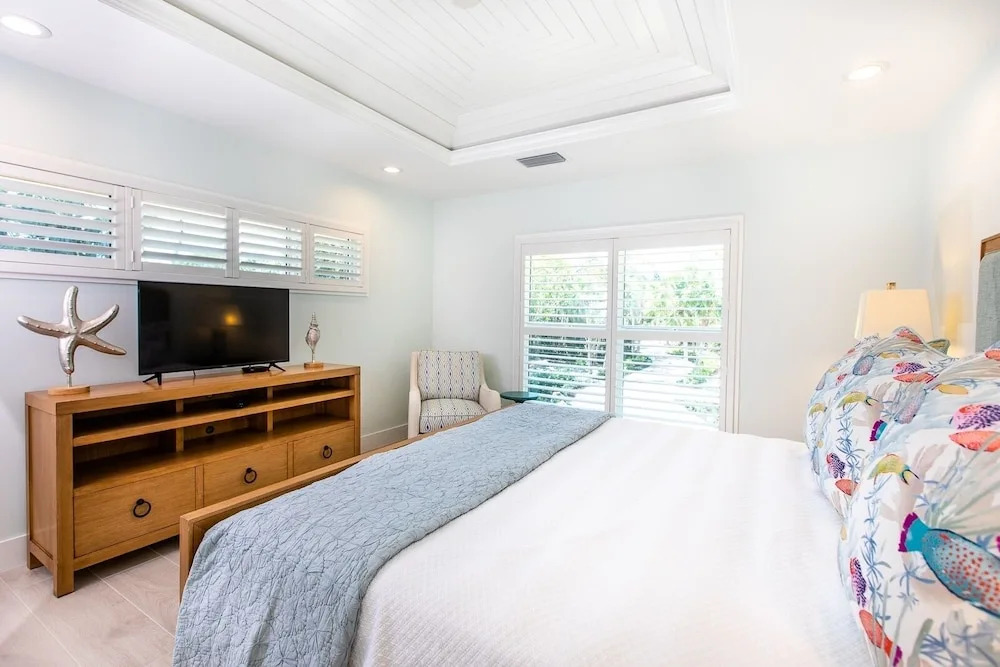 Dolphin Cove - Captiva Private Waterfront Estate 6 Bedroom Home