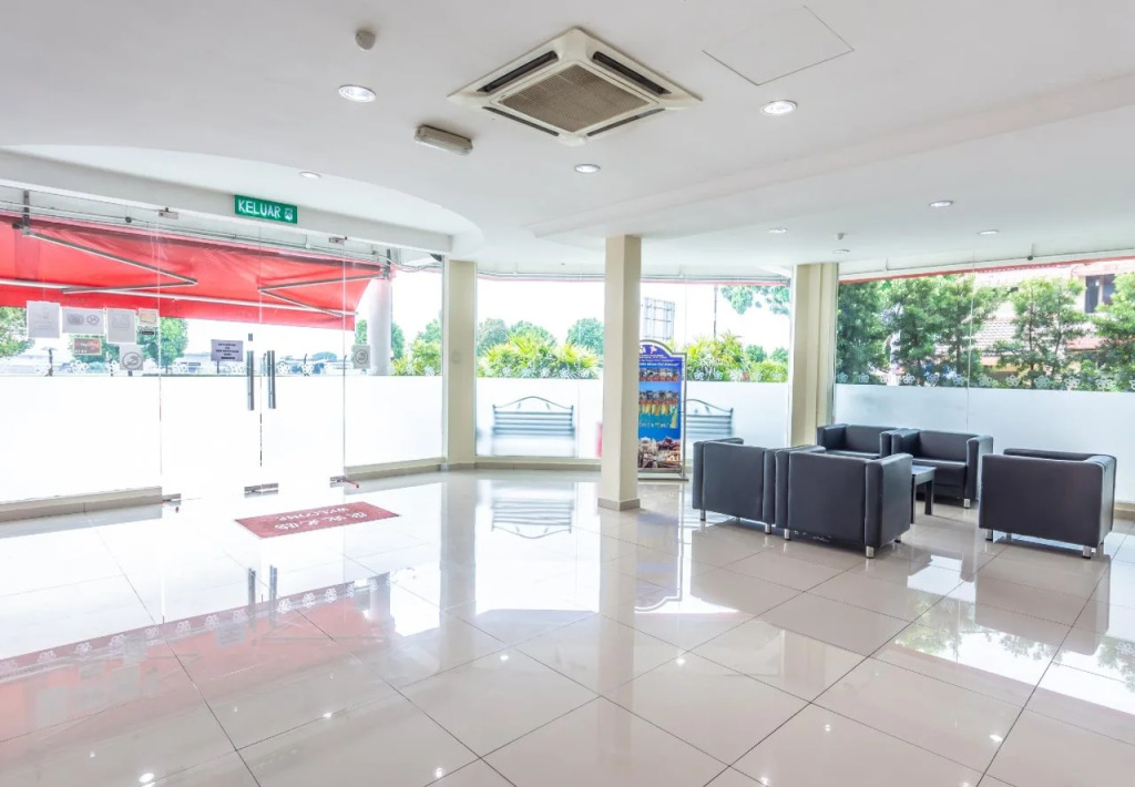 906 Hotel Airport
