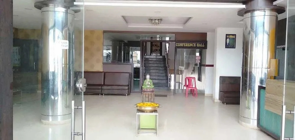 Iroomz Shivaratna Palace