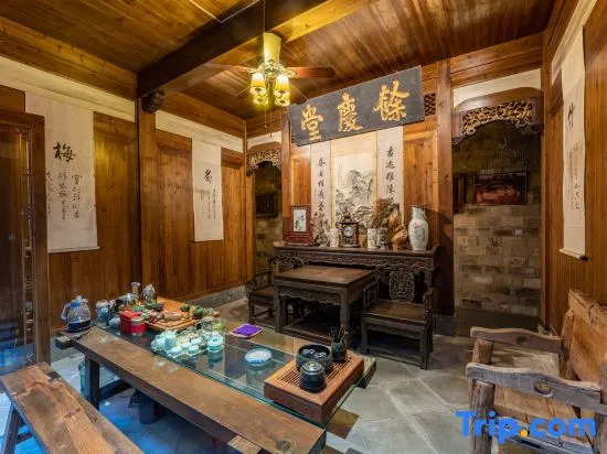 Yupingge·Long history Viewing Huizhou Design Homestay (Hongcun Pingshan Scenic Area)