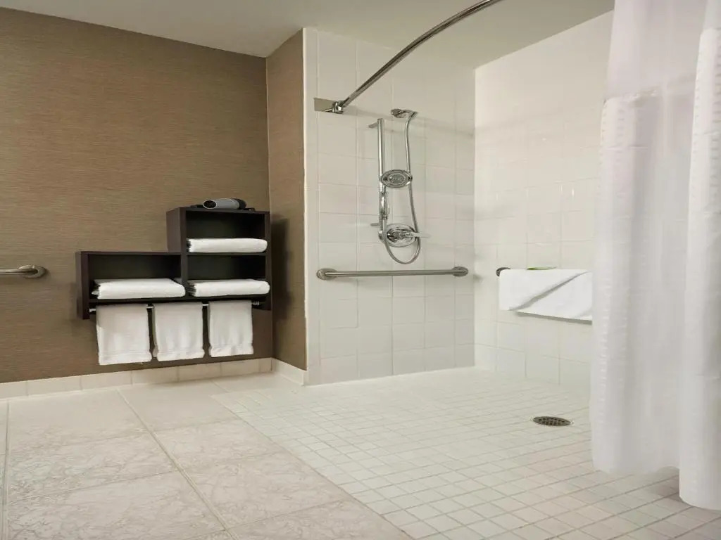 Holiday Inn Express & Suites Naples Downtown - 5th Avenue by IHG