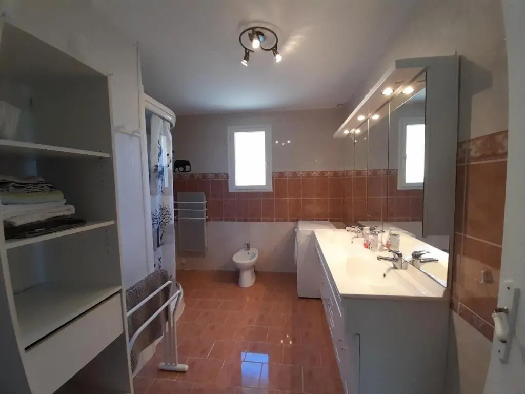 Maison avec jardin près des Thermes, 2 chambres, équipements modernes, à La Roche-Posay - FR-1-541-33
