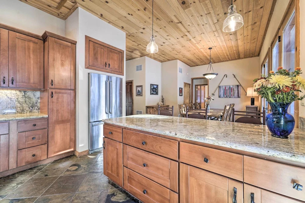 Shuttle to Ski Resort: Northstar Home