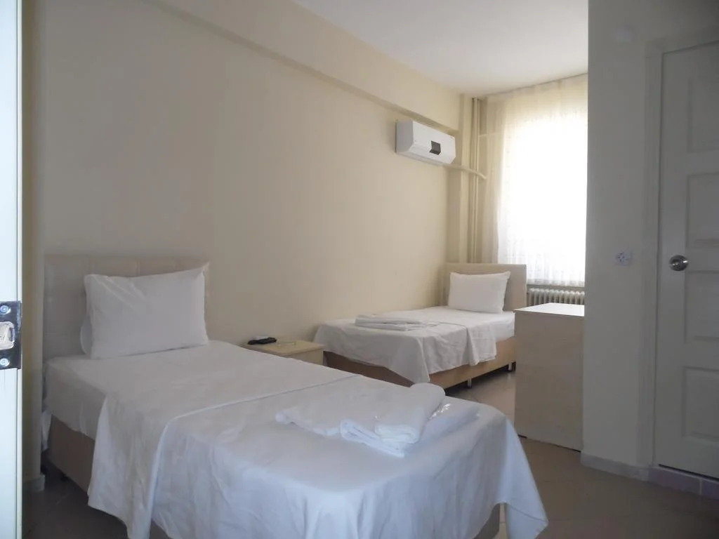 Saral Hotel