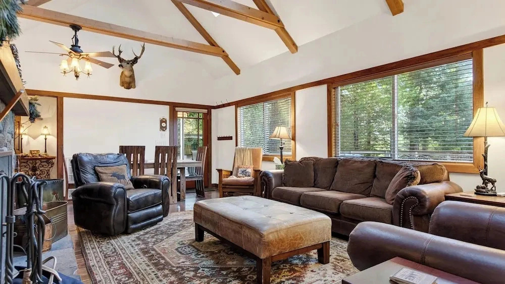 Holiday Lake Cabin by Avantstay Large Deck + Cozy Fireplace + Near Arrowhead Village