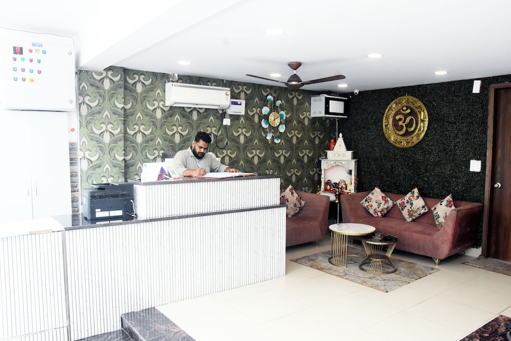 Hotel Fortune Home Noida Sector 135
