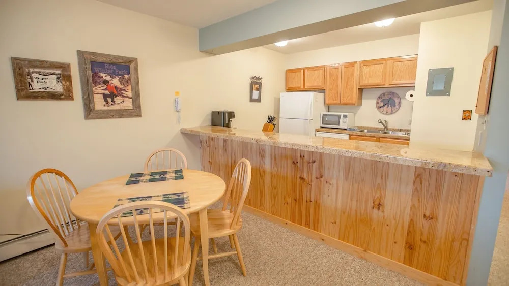 Meadow Ridge Court 7 Unit 3 2 Bedroom Condo