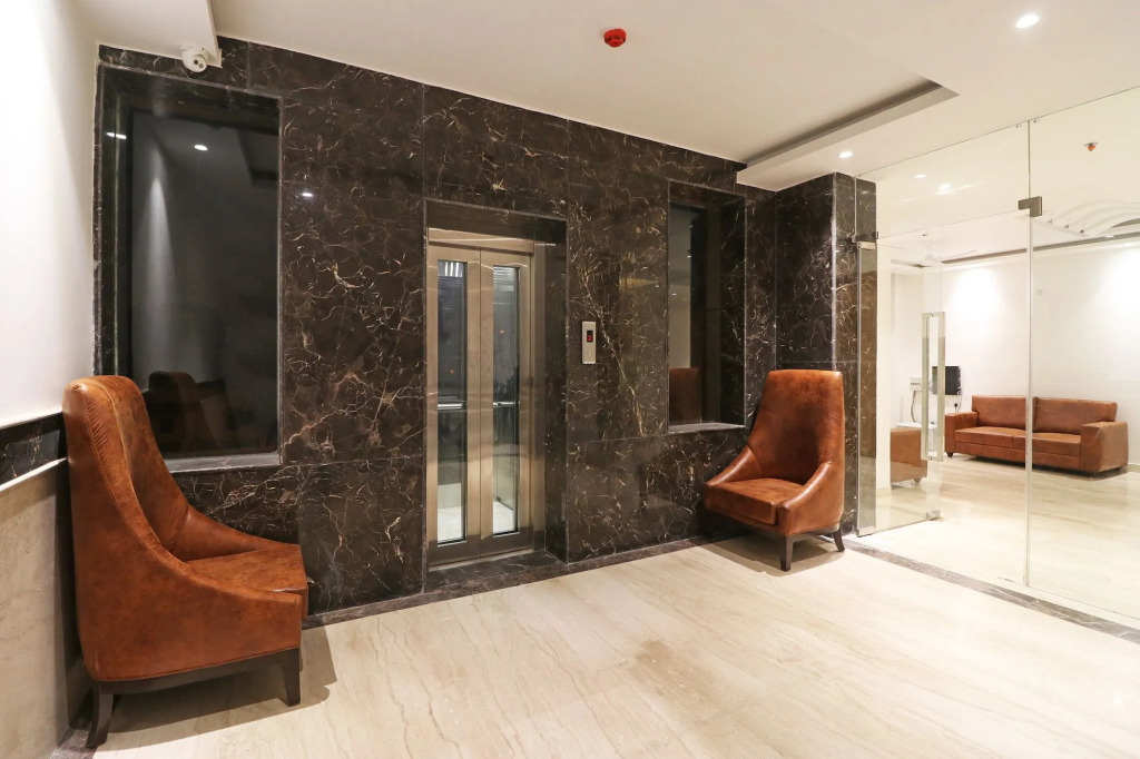 Oyo 10824 Hotel Star Suites