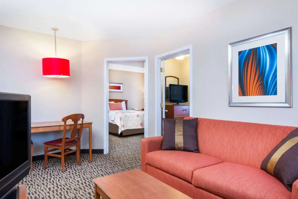 Hawthorn Suites by Wyndham Louisville North