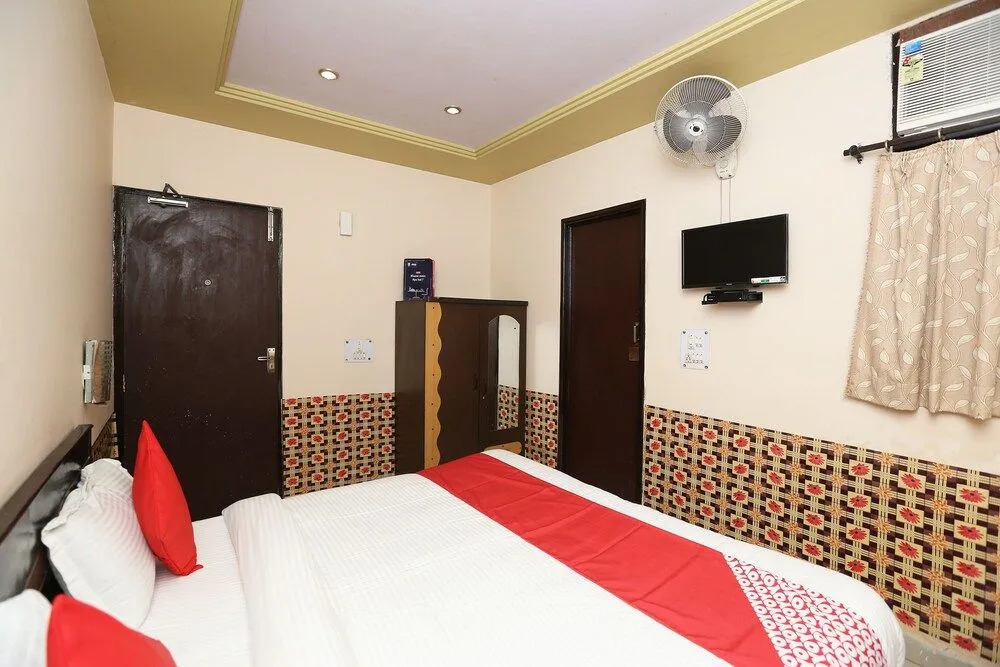 Oyo 18438 Radharani Guest House