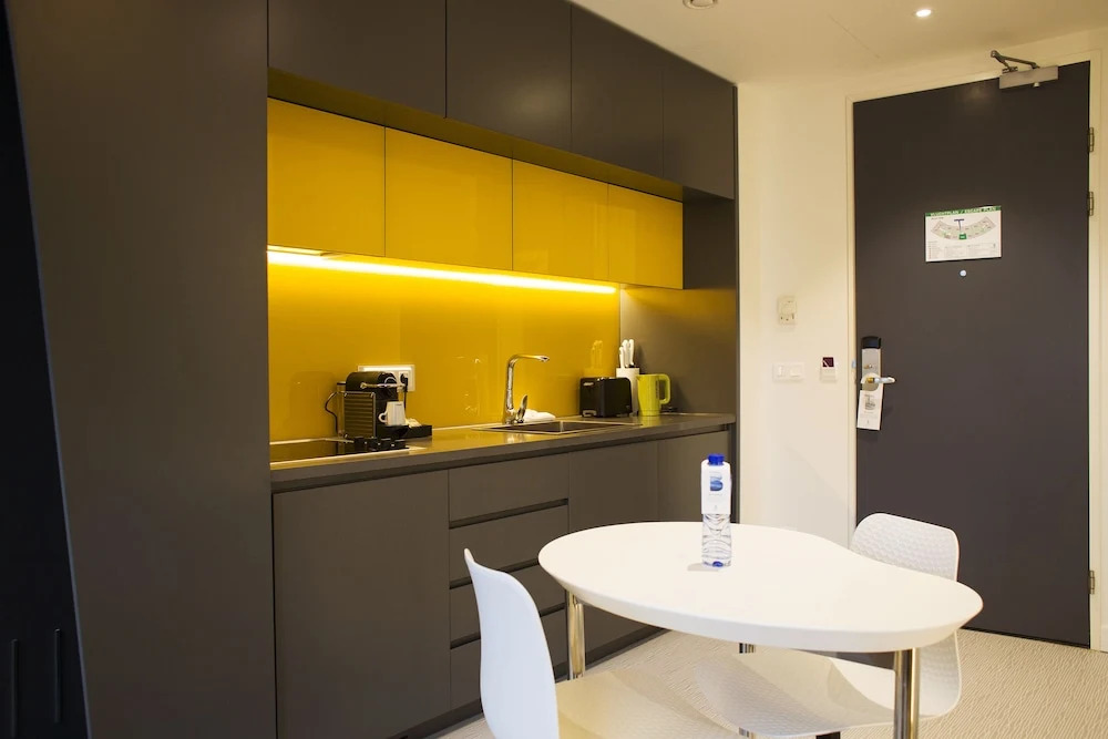 B-aparthotel City West