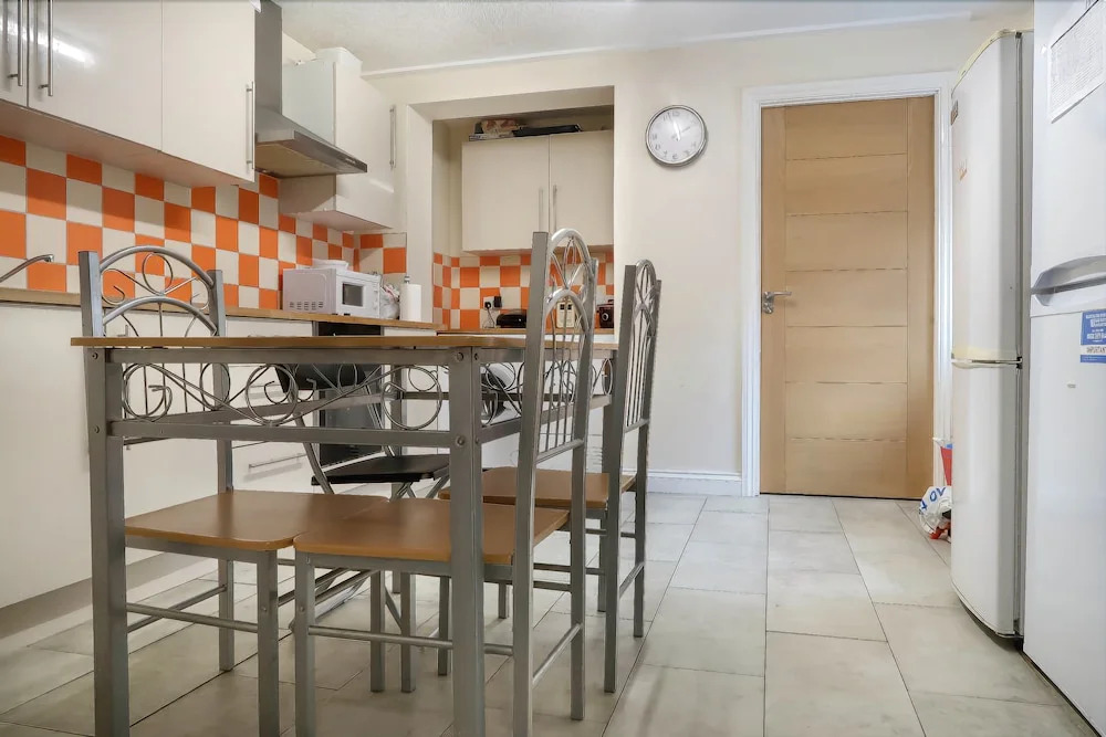 Saltwell Street Deluxe En Suite Room