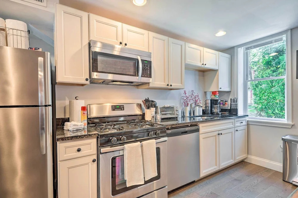 Central & Trendy Baltimore Townhome: Pets OK!
