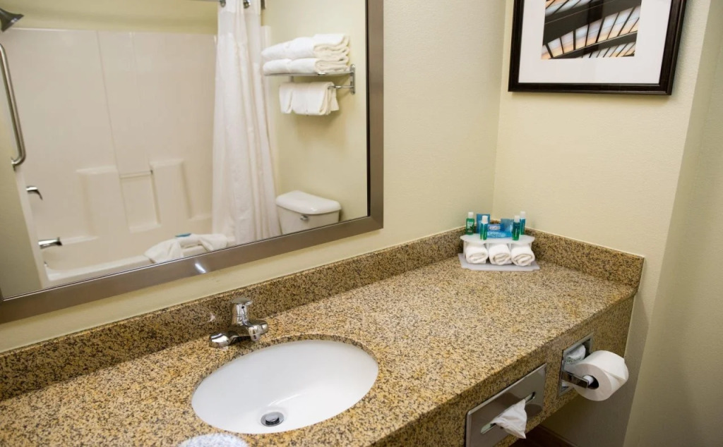 Holiday Inn Express Hotel & Suites Chanhassen by IHG