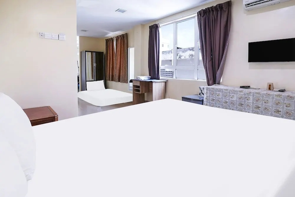 OYO 90486 Station Hotel