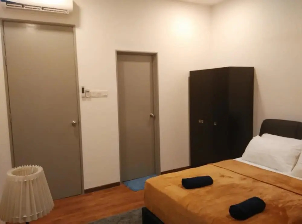 Cozy Crib at 7 Tree Seven Residence