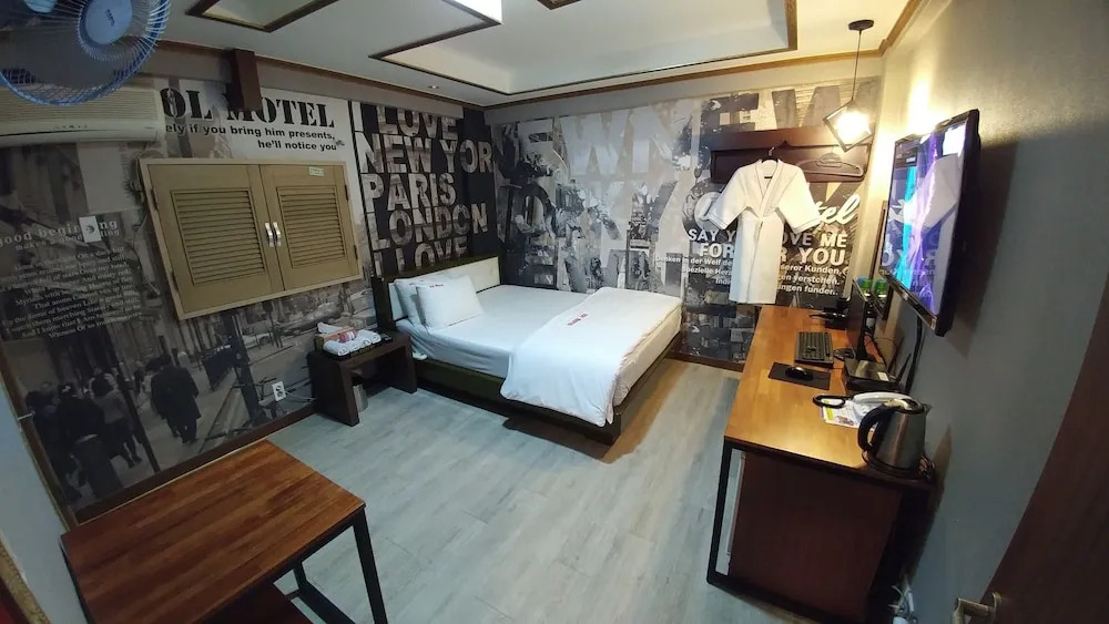 LOL Motel