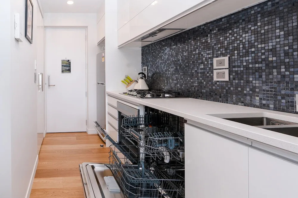 Ivory Newmarket Top Level Modern 2 Bd Apt
