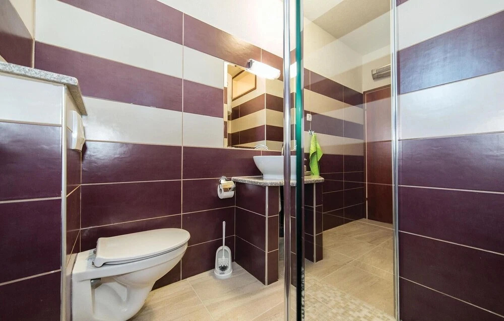 Beautiful Home in Kastel Stafilic With Wifi and 4 Bedrooms