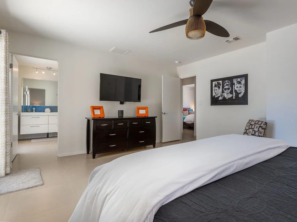 Celebrity Hideaway at Movie Colony East