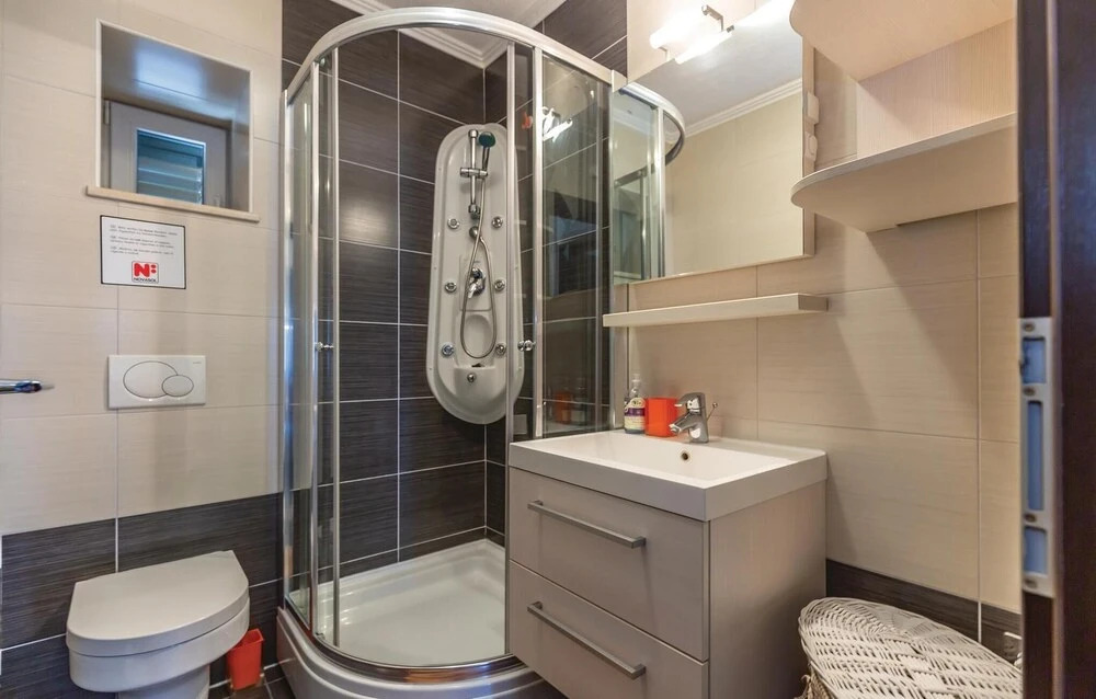 Amazing Home in Makarska with Hot Tub, Sauna & WiFi