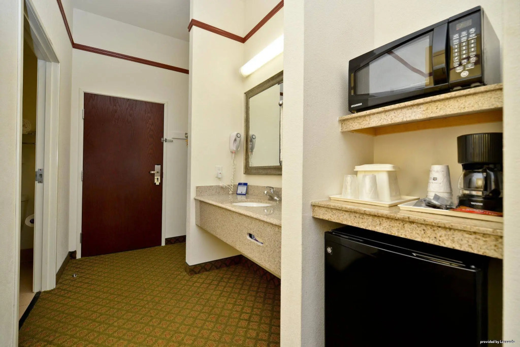 Best Western Limestone Inn and Suites