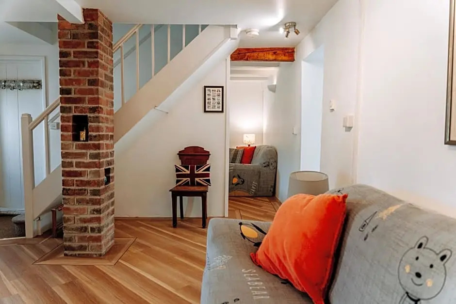 Hamilton Lodge - Cottage sleeps 8