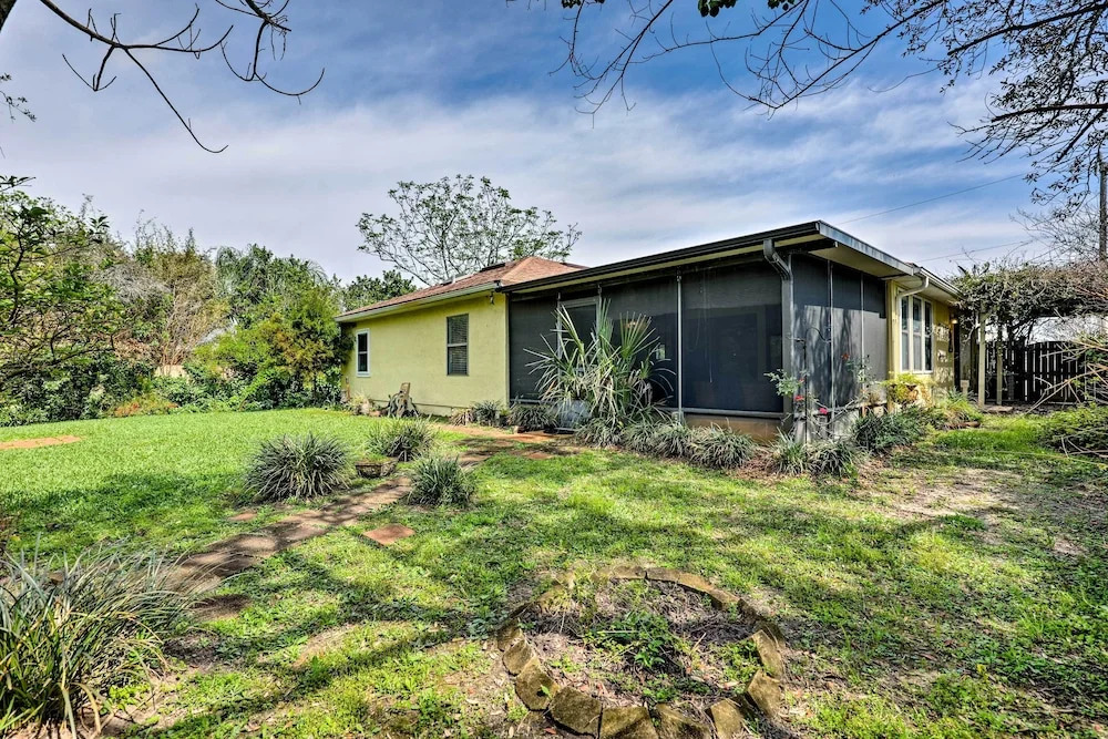 Sleeps 9 | Walk to Beach | St. Augustine Home