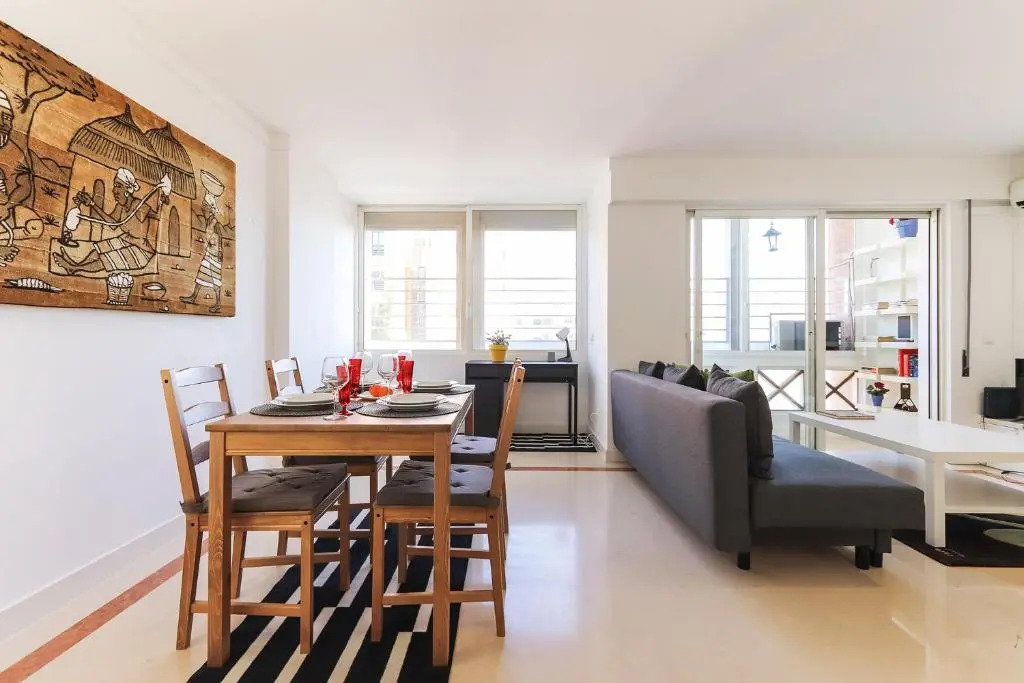 Lisbon Flower 360º - Your Lovely Flat with Pool and Parking