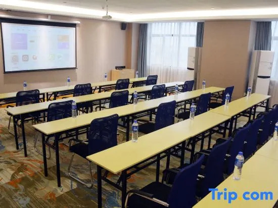 Foshan Hesun Grand Hotel (near Wanfu Cheng Commercial Plaza & Heshun Bus Station)