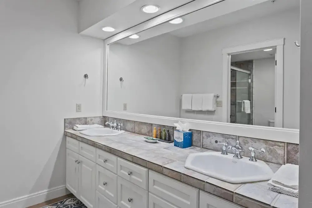Trail's End Lodge at Deer Valley Resort - Two Bedroom Residence with Den and Spa #103 2 Condo