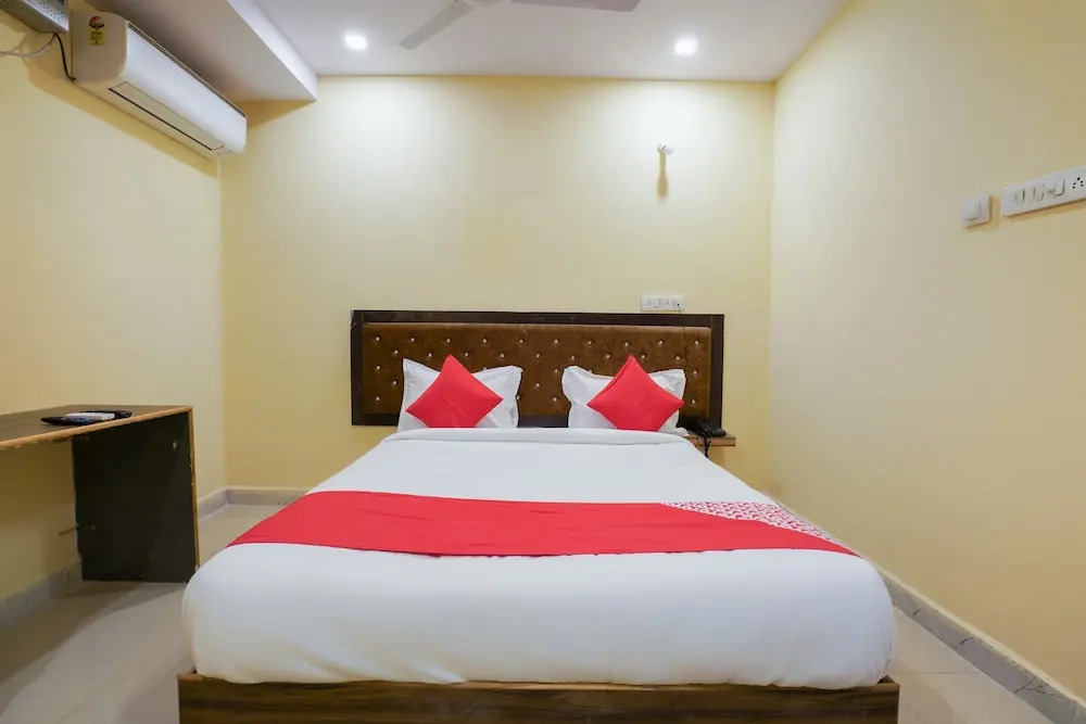 Hotel O R Square Stay Near LB Nagar Metro