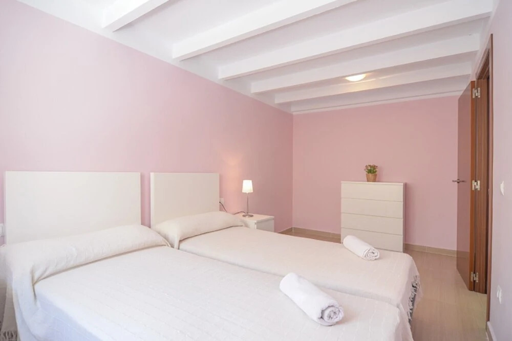 Bungalow - 4 Bedrooms with Pool and WiFi - 104998