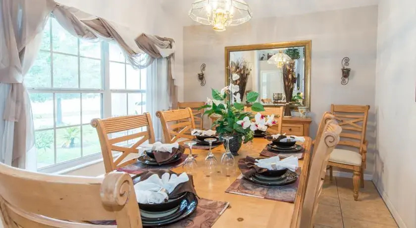 South Roma Way by Ellis Exclusive Villas