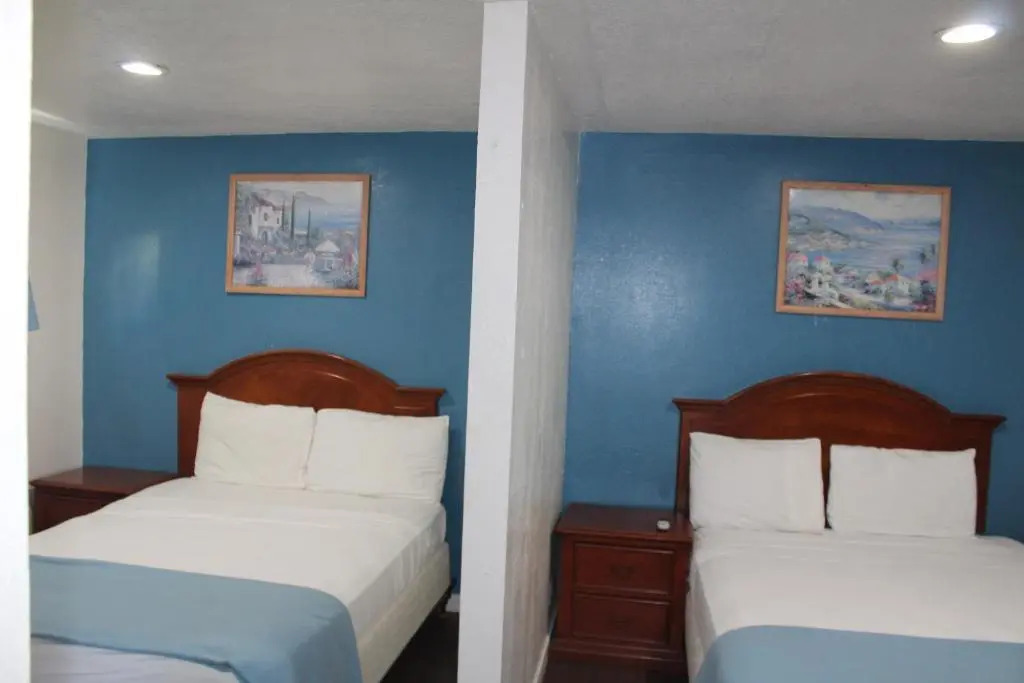 Pet-friendly Oceanside Gem w/ Patio, Walk to Beach