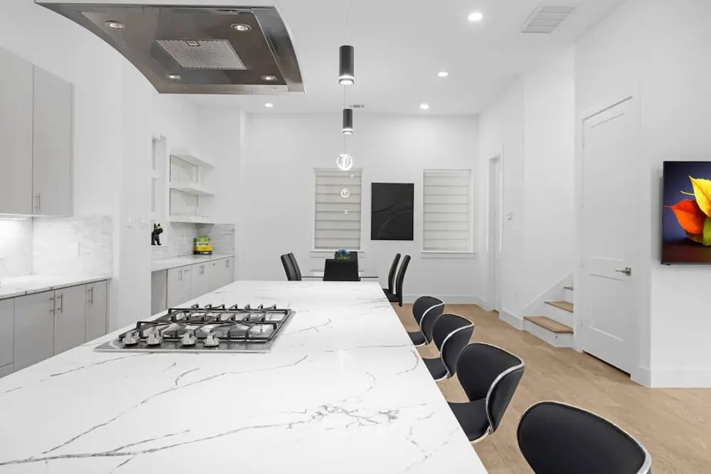 Perfect Houston Group Stay for 12 With 6 Beds 6 Baths
