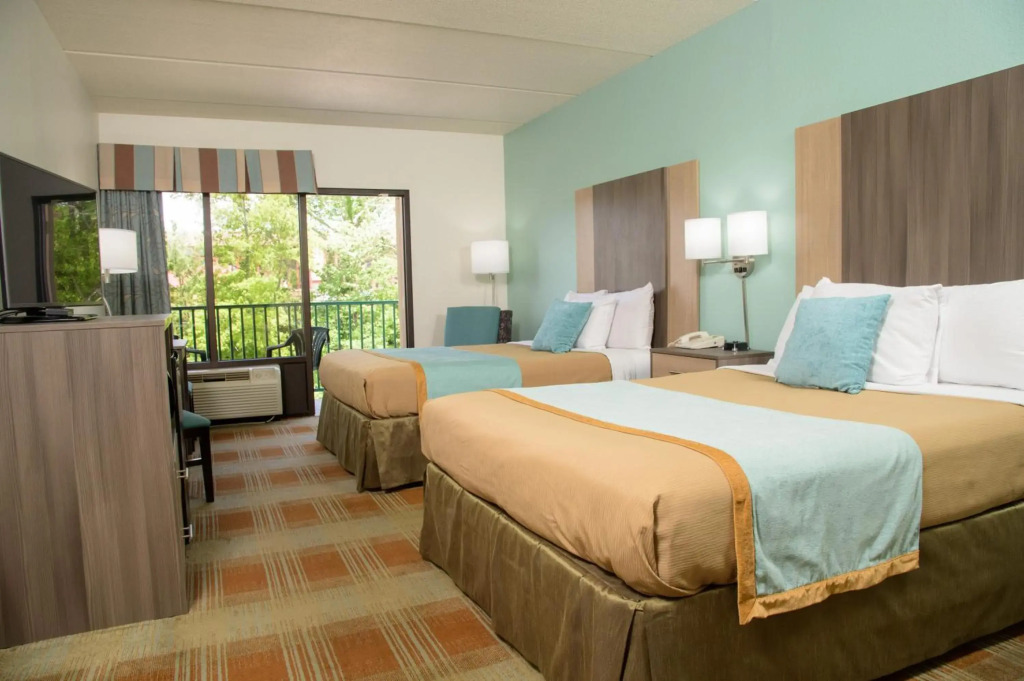 Pigeon River Inn