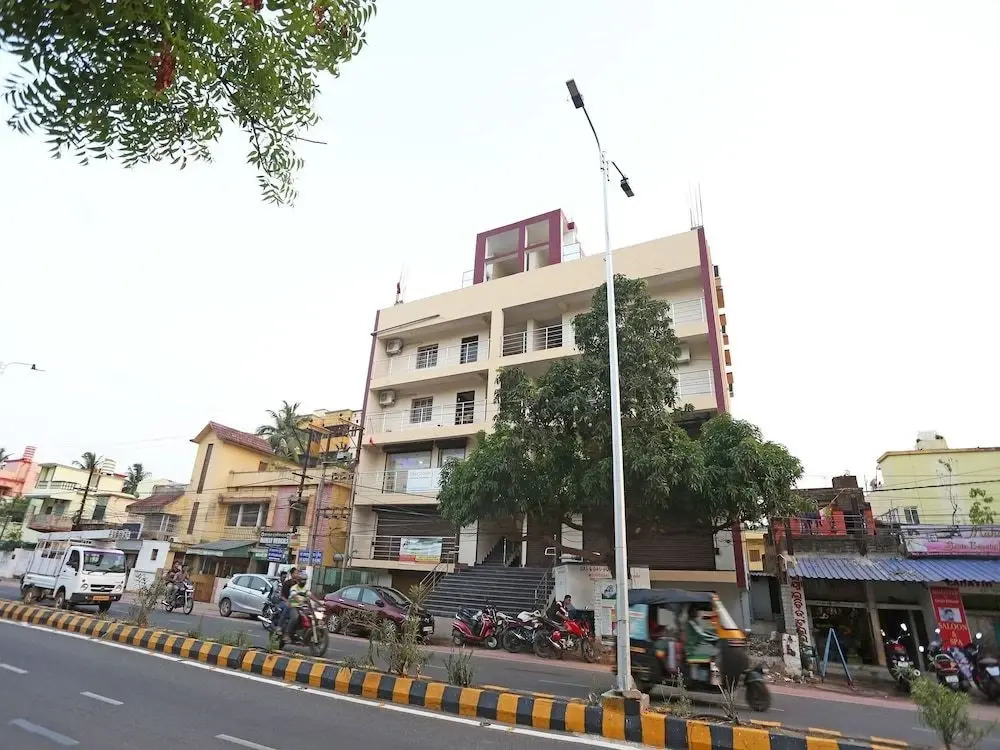 Ekamra Inn by OYO Rooms