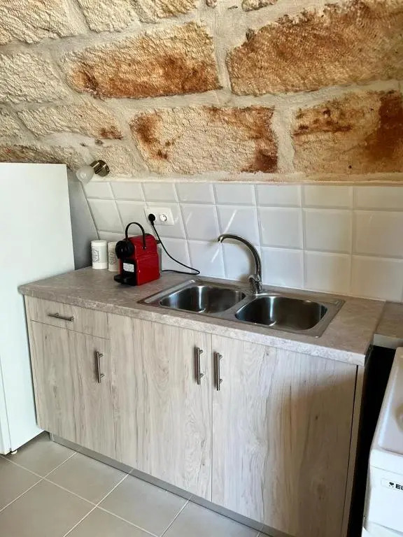 Tholos Studio, Sternes