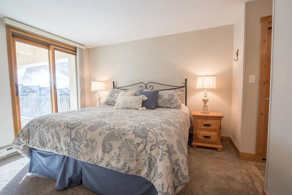 Recently Remodeled Ski Lodge Styled Plaza Condo - No Cleaning Fee! by RedAwning