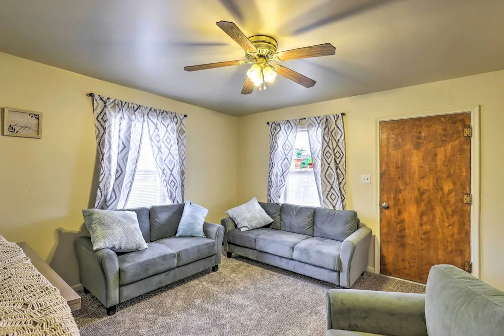 Cozy Helper Home w/ Fenced Yard, Pets Welcome