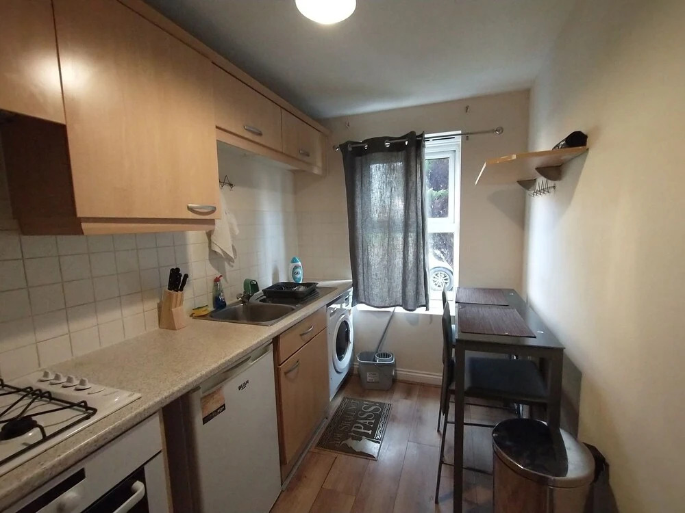 City Centre Home, Free Parking,wifi,netflix,tv