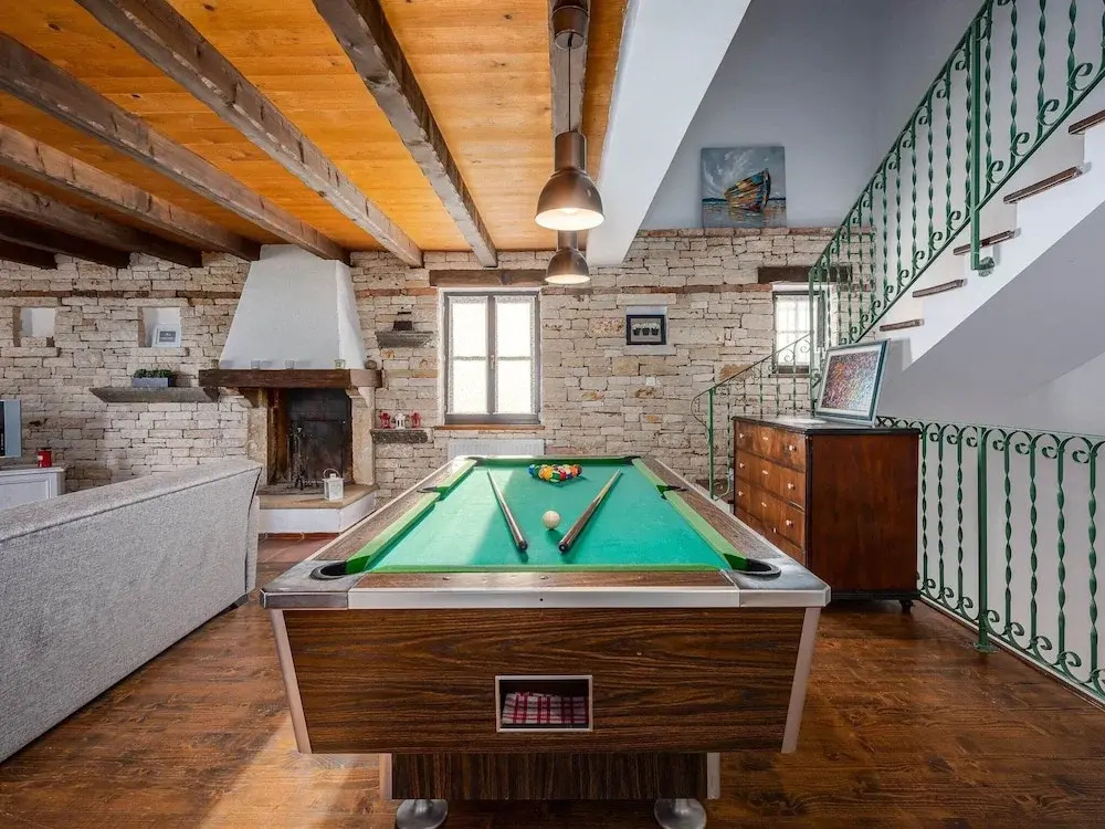 Villa in Tinjan with swimming pool