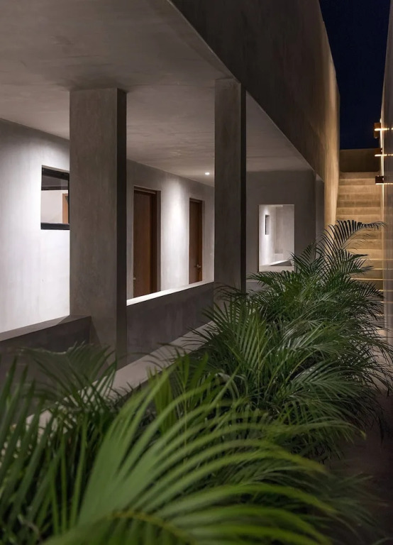 Unbeatable Located Spacious Loft With Amazing Roof