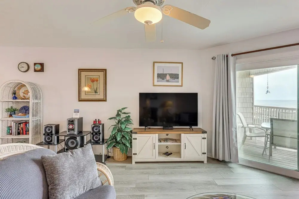 Oak Island Beachfront Condo w/ Community Pool