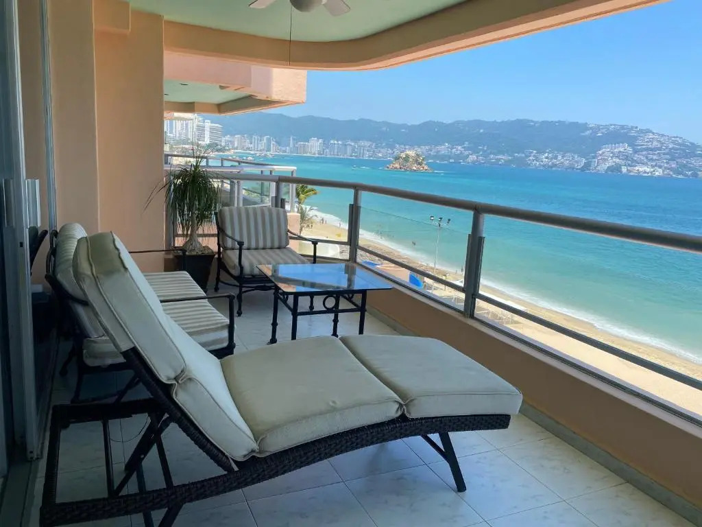 Comfortable Beachfront apartment in Acapulco
