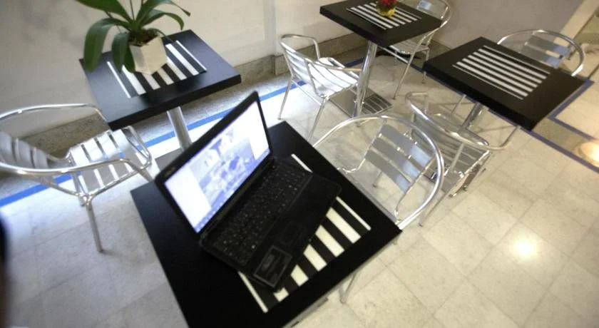 Lacroma Aparthotel
