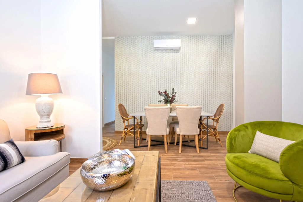 Magnificent apartment with patio in the city center. Recaredo II